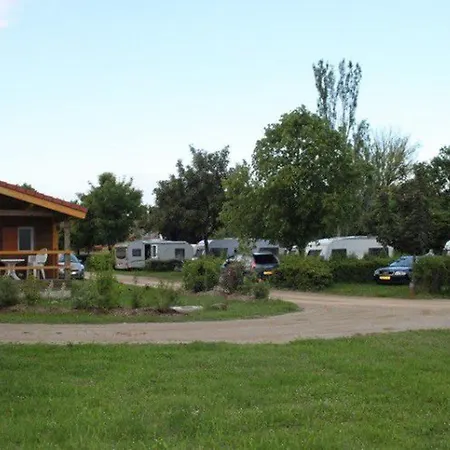 Campsite Confortable Avec Terrasse Pour 4 Personnes - Api-1-52-593 *