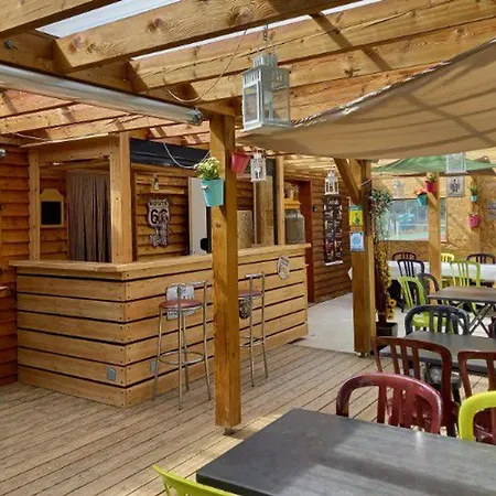 Confortable Avec Terrasse Pour 4 Personnes - Api-1-52-593 * Lempdes sur Allagnon